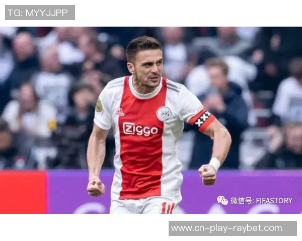 阿贾克斯主帅海廷加因欧冠全败及荷甲低迷表现被解职